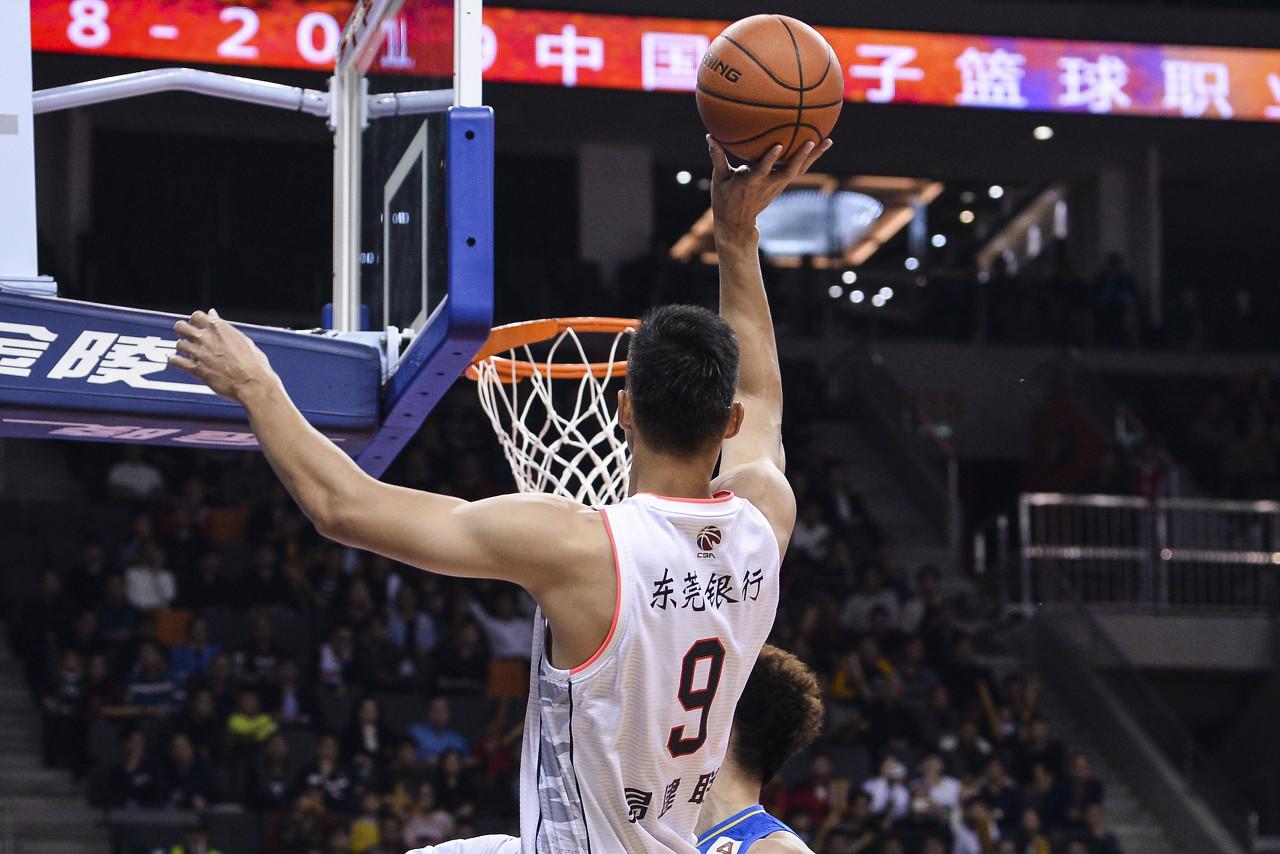 易建联NBA首秀数据全解析，那场让中国球迷凌晨爬起的比赛，到底发生了什么？